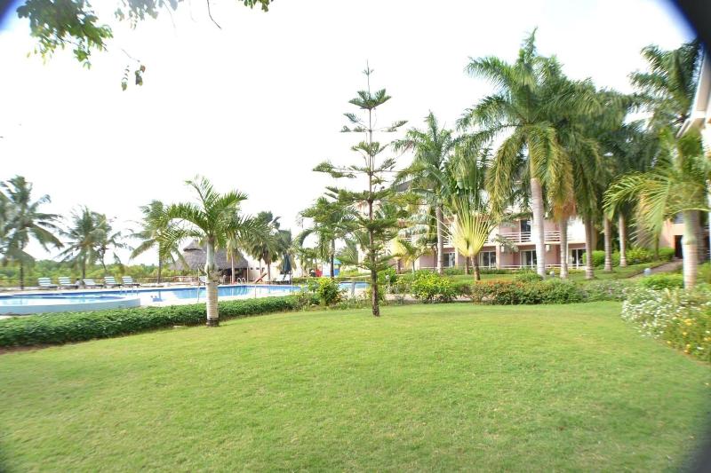 Tanga Beach Resort & Spa image