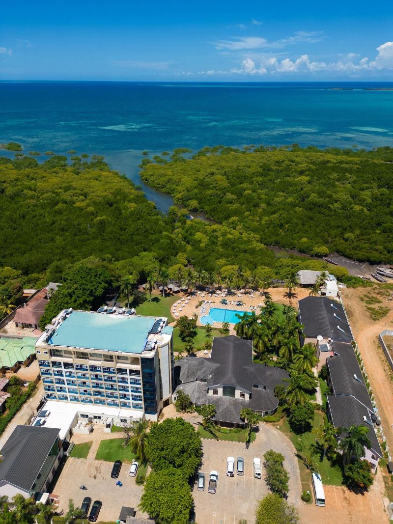 Tanga Beach Resort & Spa image
