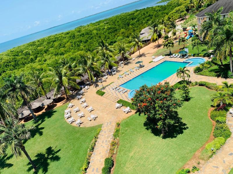 Tanga Beach Resort & Spa image