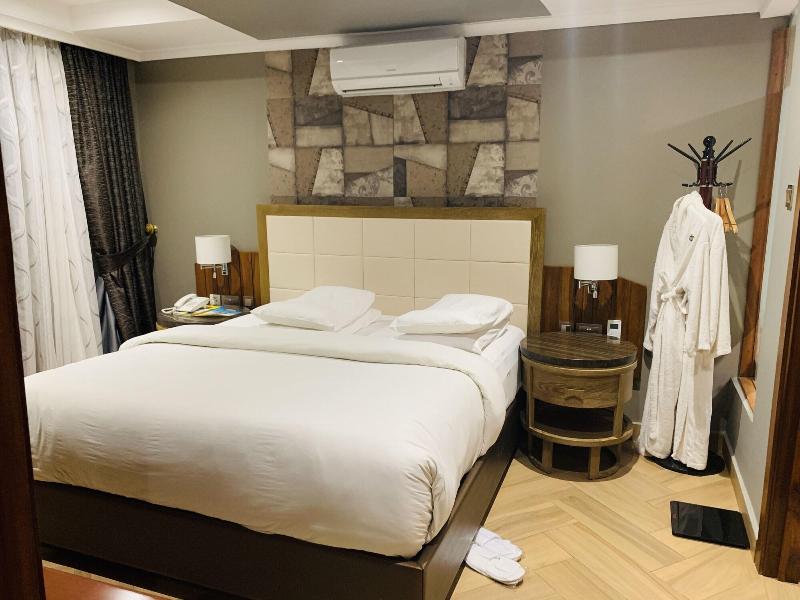 Tanga Beach Resort & Spa image