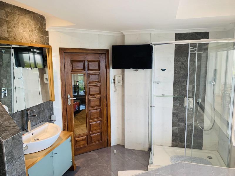 Tanga Beach Resort & Spa image