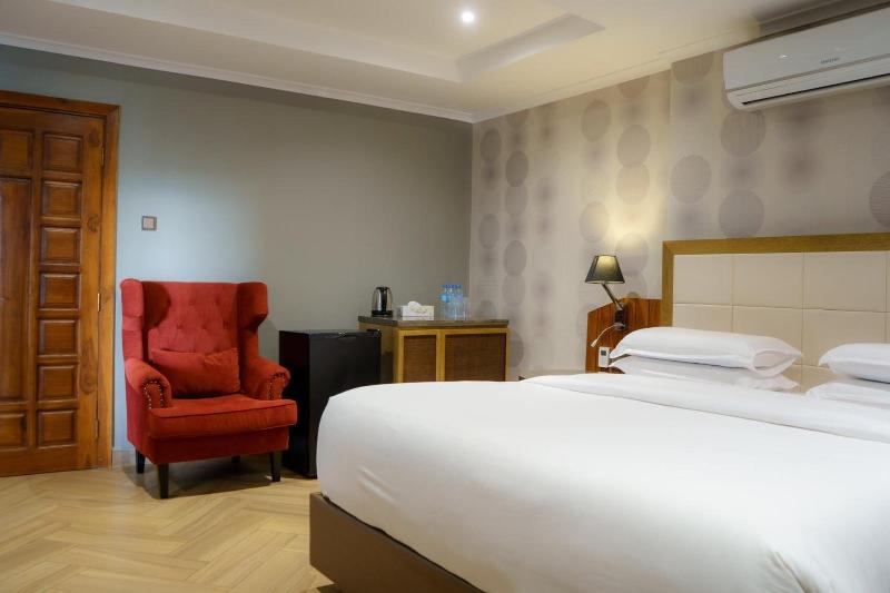 Tanga Beach Resort & Spa image