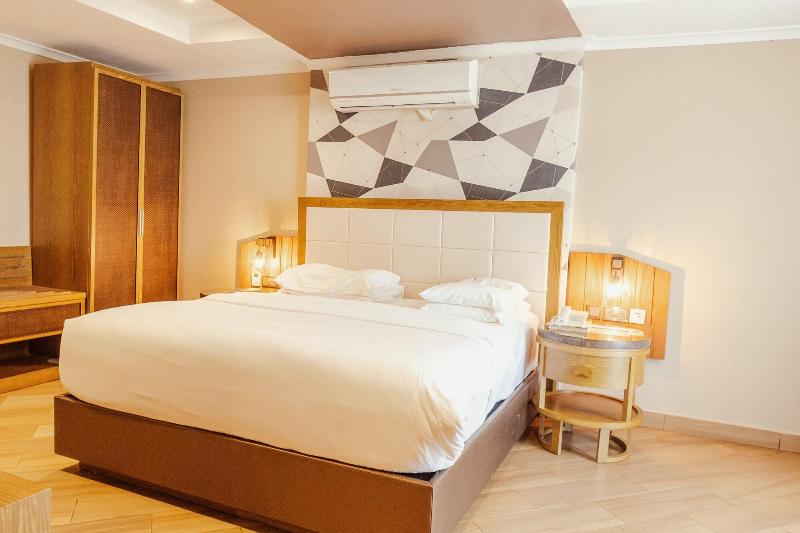 Tanga Beach Resort & Spa image
