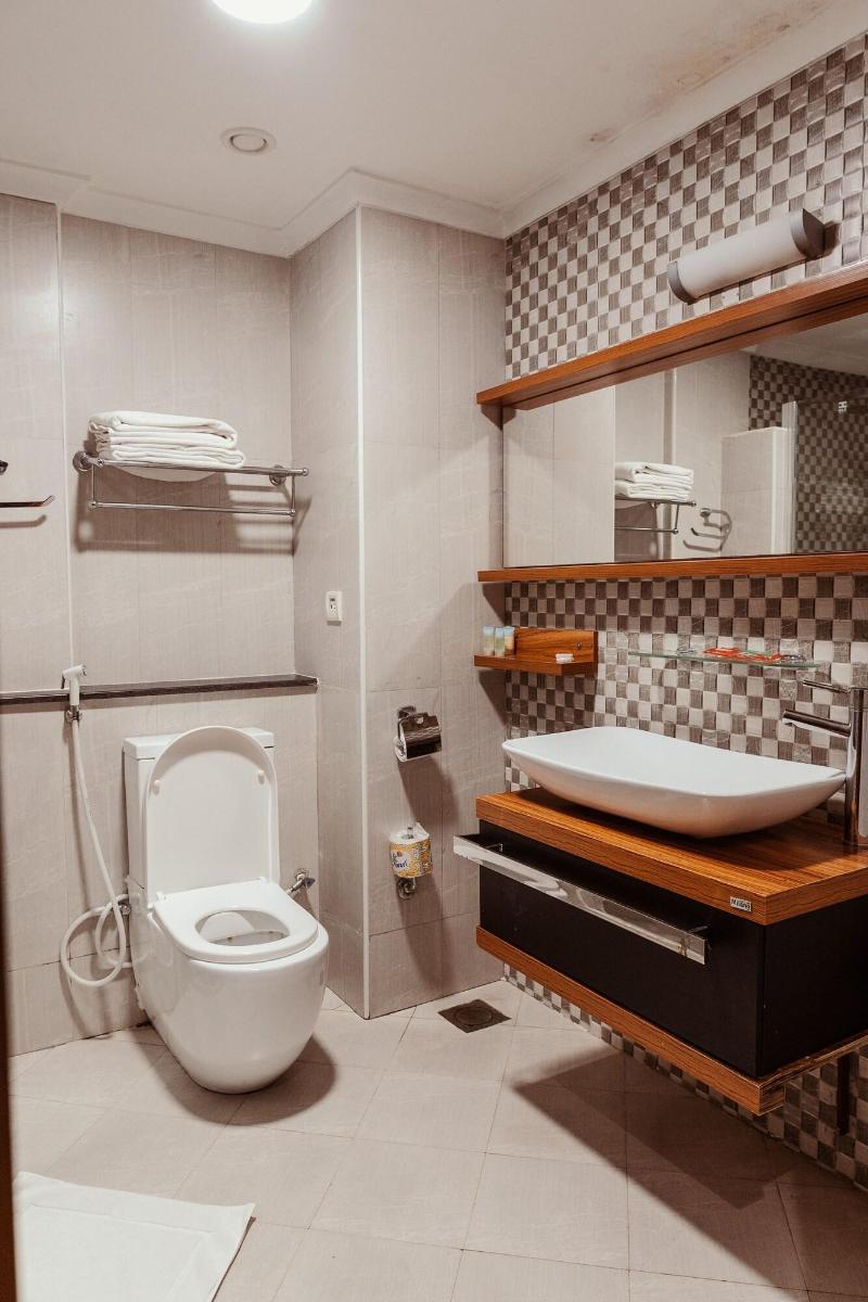 Tanga Beach Resort & Spa image