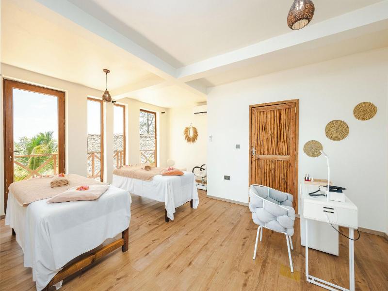 Clove Island Villas&Spa image