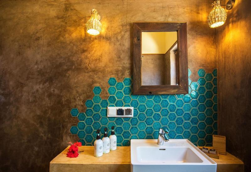 Clove Island Villas&Spa image