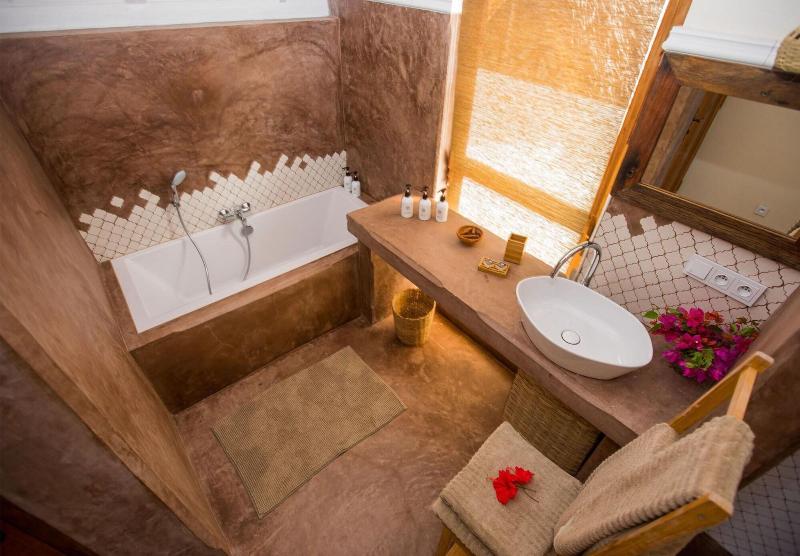 Clove Island Villas&Spa image