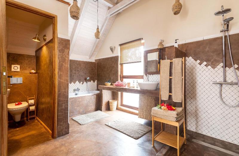 Clove Island Villas&Spa image