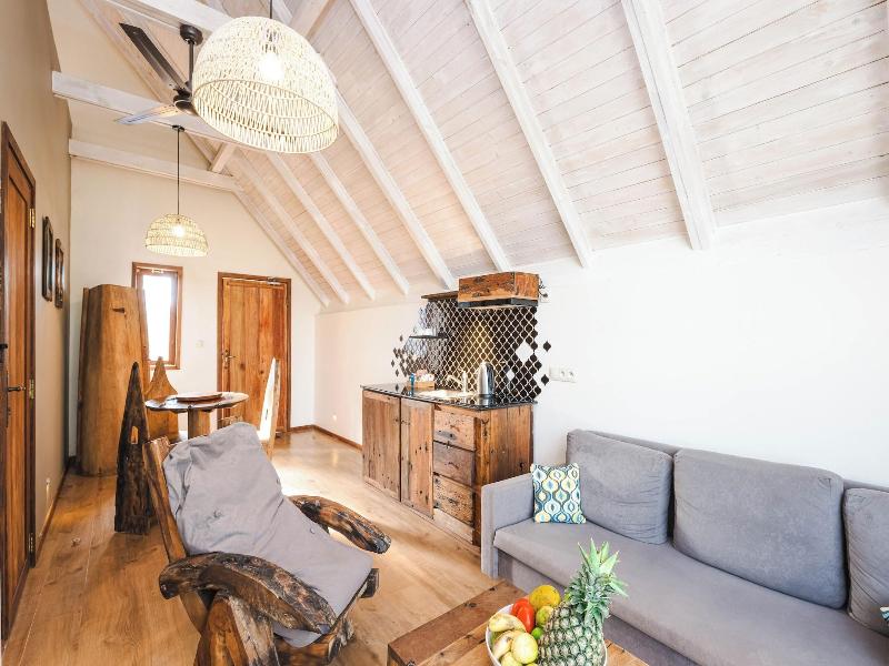 Clove Island Villas&Spa image