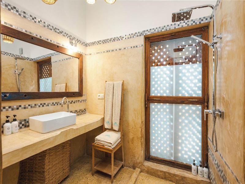 Clove Island Villas&Spa image