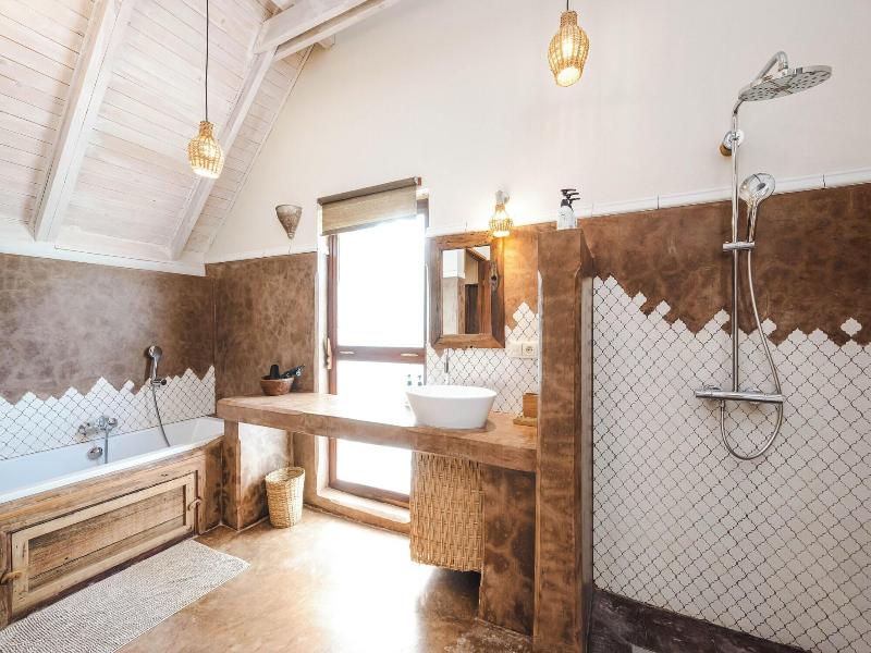 Clove Island Villas&Spa image