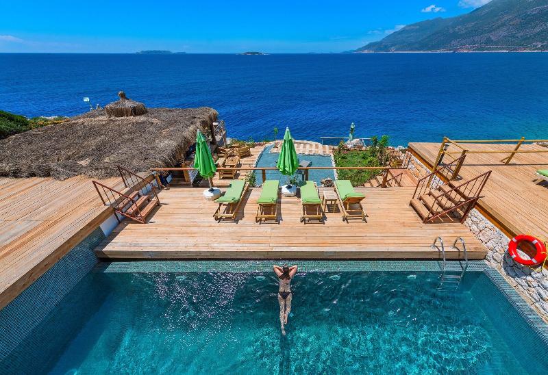 Mandalina Luxury Suites image