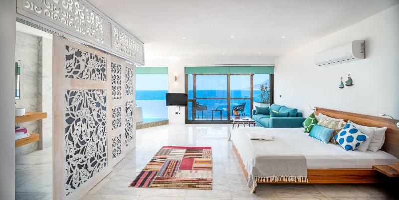 Mandalina Luxury Suites image