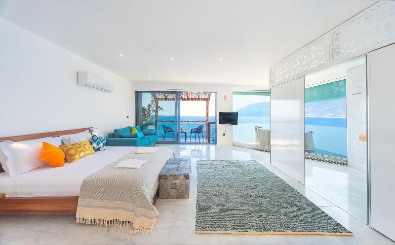 Mandalina Luxury Suites image
