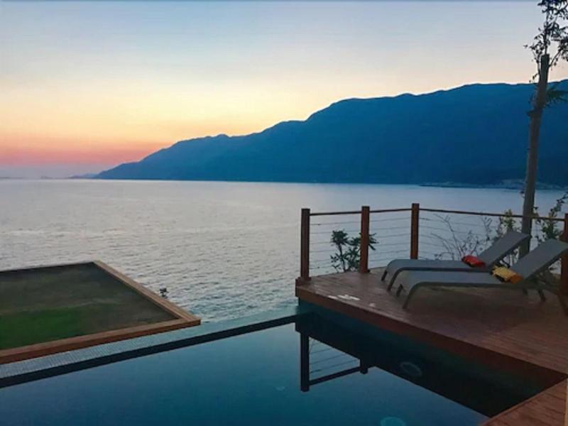 Mandalina Luxury Suites image