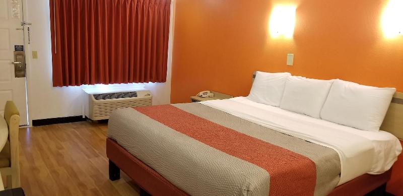 Fairbridge Inn Express London image 9