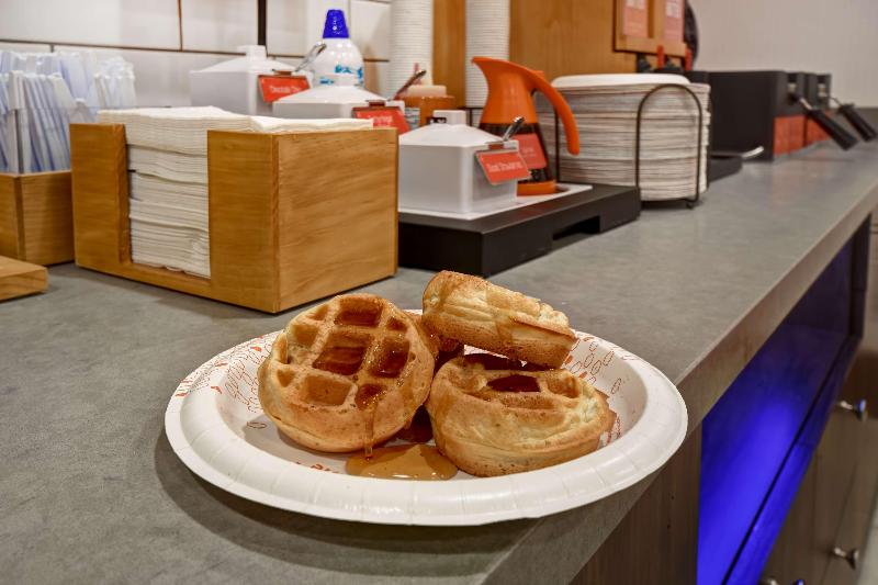 Hampton Inn By Hilton Pleasant View image