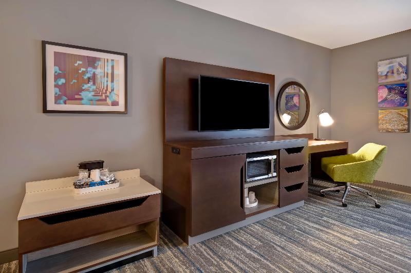 Hampton Inn By Hilton Pleasant View image
