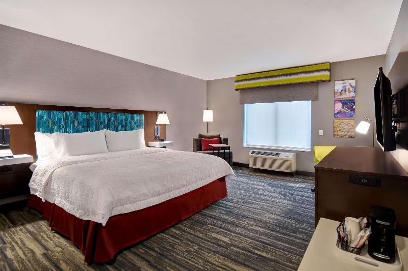 Hampton Inn By Hilton Pleasant View image