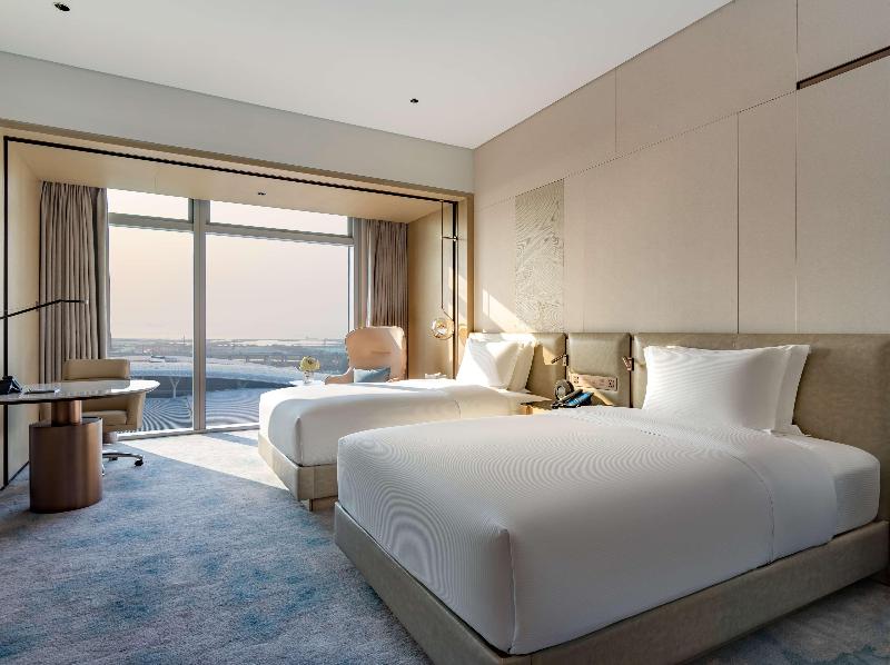 Hilton Shenzhen World Exhibition & Convention Cent image