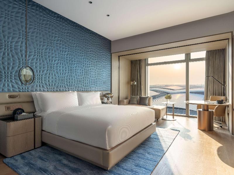 Hilton Shenzhen World Exhibition & Convention Cent image