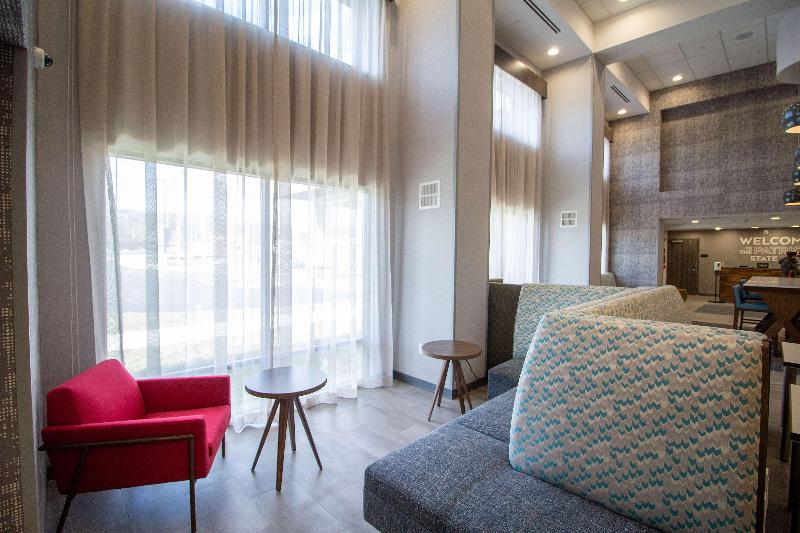 Hampton Inn & Suites By Hilton North Attleboro image