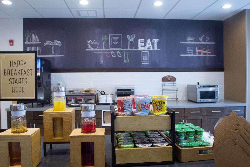 Hampton Inn & Suites By Hilton North Attleboro image