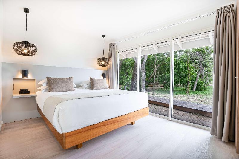 DoubleTree by Hilton Noumea Ilot Maitre Resort image