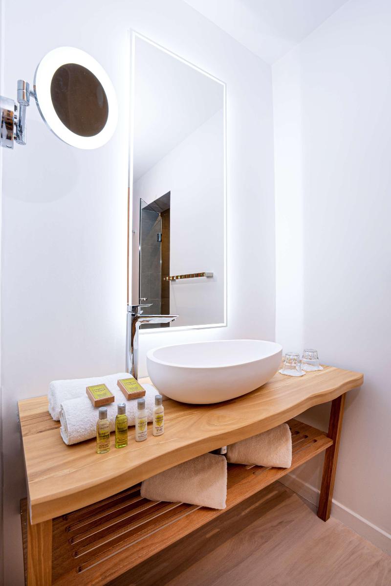 DoubleTree by Hilton Noumea Ilot Maitre Resort image