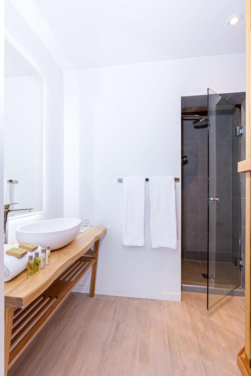 DoubleTree by Hilton Noumea Ilot Maitre Resort image