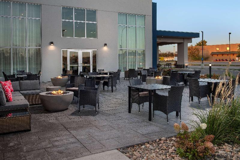 Hampton Inn By Hilton Warroad image