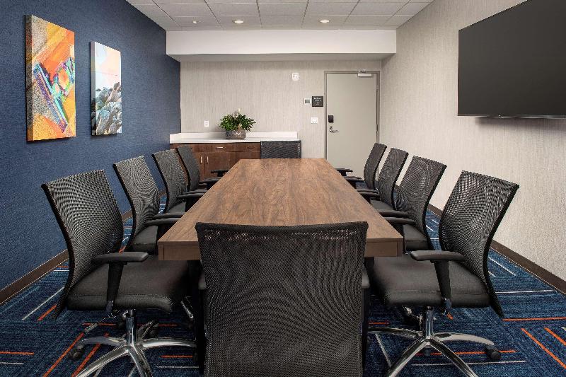 Hampton Inn By Hilton Warroad image