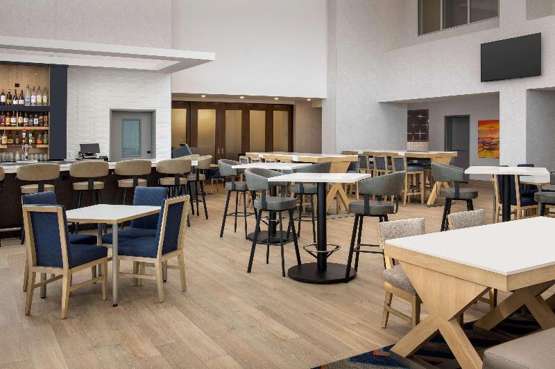 Hampton Inn By Hilton Warroad image