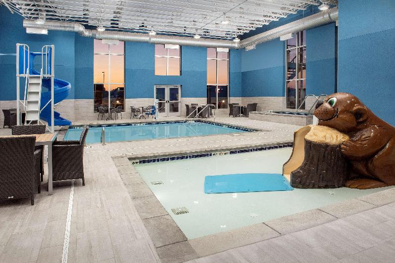 Hampton Inn By Hilton Warroad image