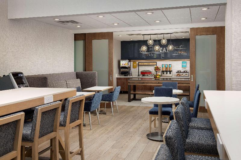 Hampton Inn By Hilton Warroad image 3