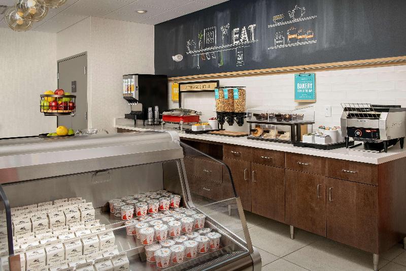 Hampton Inn By Hilton Warroad image 4
