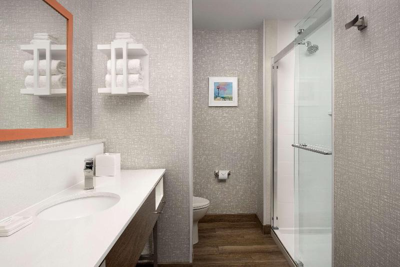 Hampton Inn By Hilton Warroad image