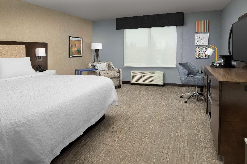 Hampton Inn By Hilton Warroad image