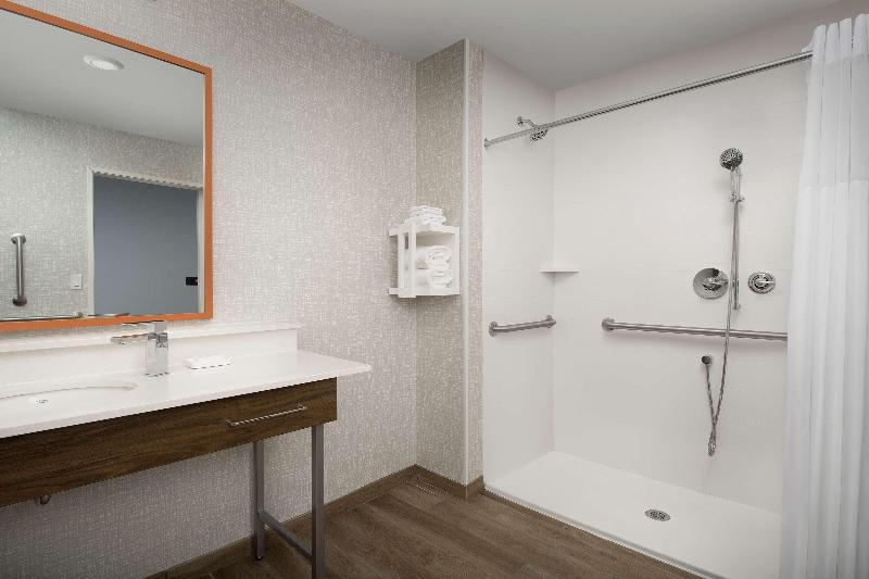 Hampton Inn By Hilton Warroad image