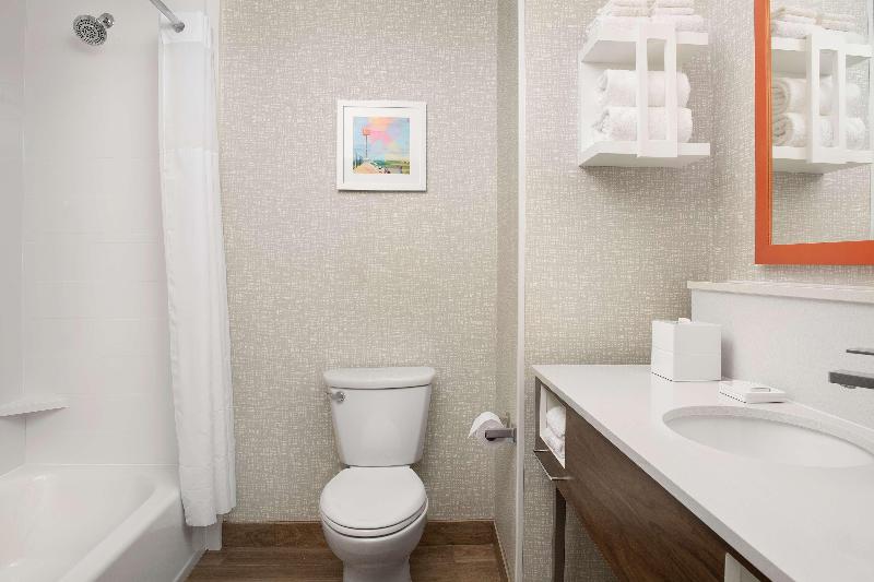 Hampton Inn By Hilton Warroad image
