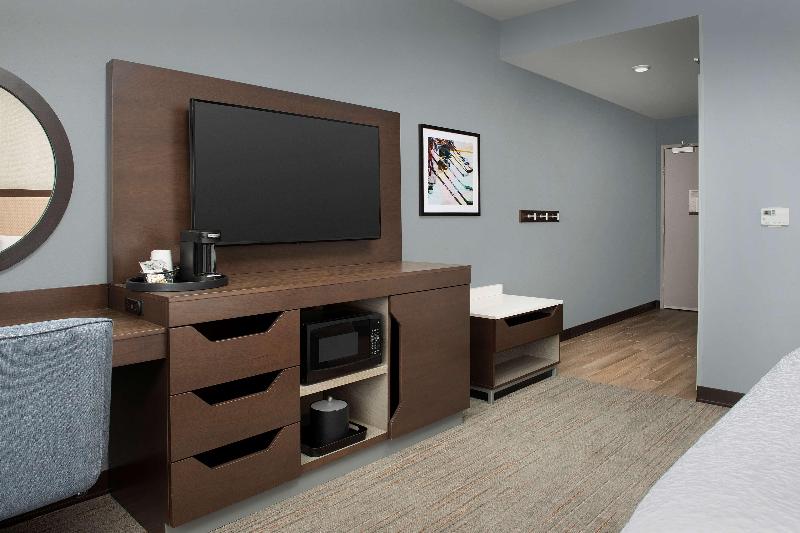 Hampton Inn By Hilton Warroad image