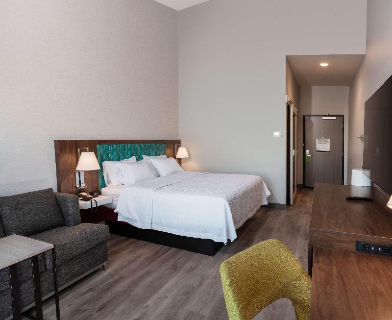 Hampton Inn Riverside March Air Force Base image