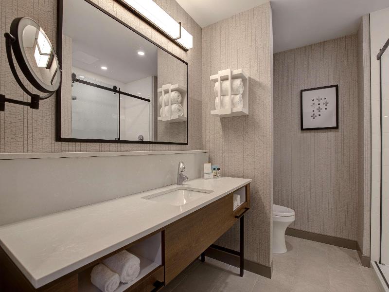 Hampton Inn by Hilton Montreal Downtown image
