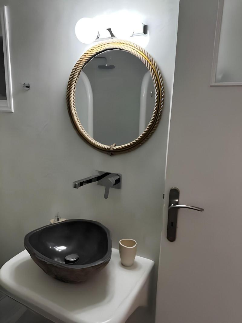 Vina's Place image