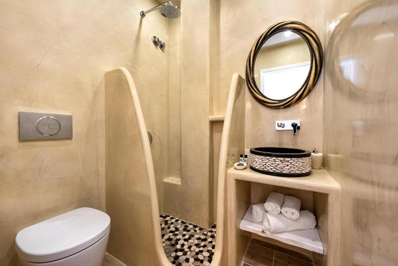 Vina's Place image