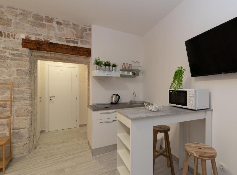 Studios Kadena image