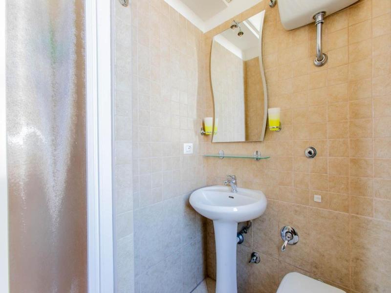 Flower Guesthouse image