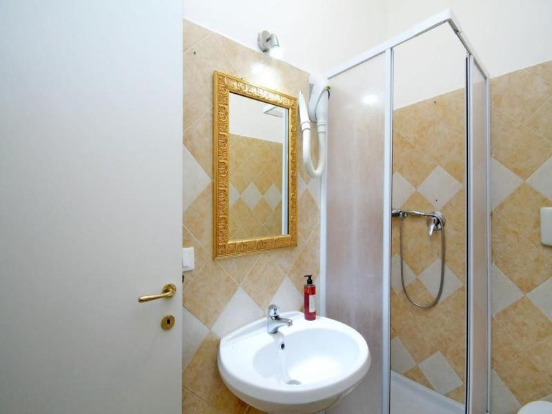 Lucky Holiday Rooms image