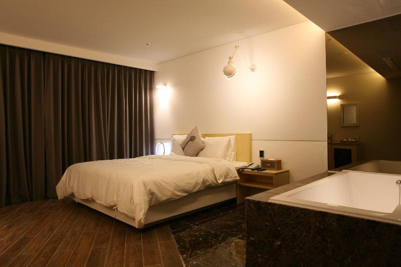 Pandora Hotel image