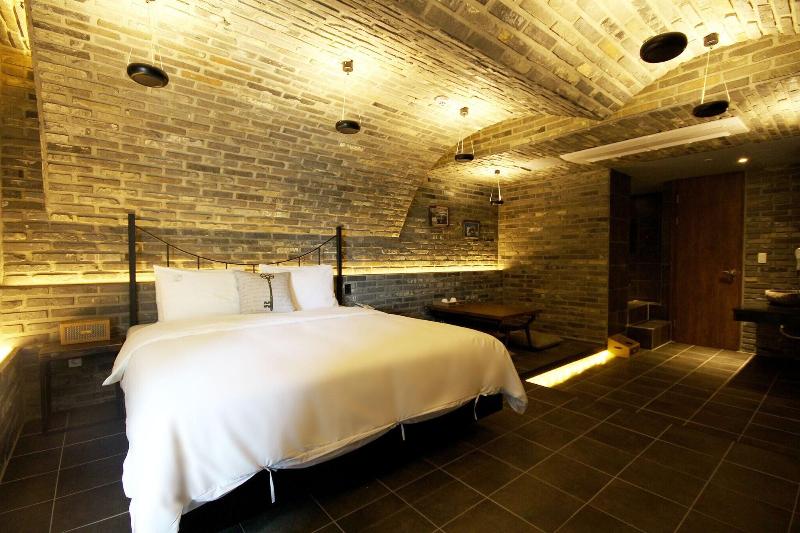 Pandora Hotel image